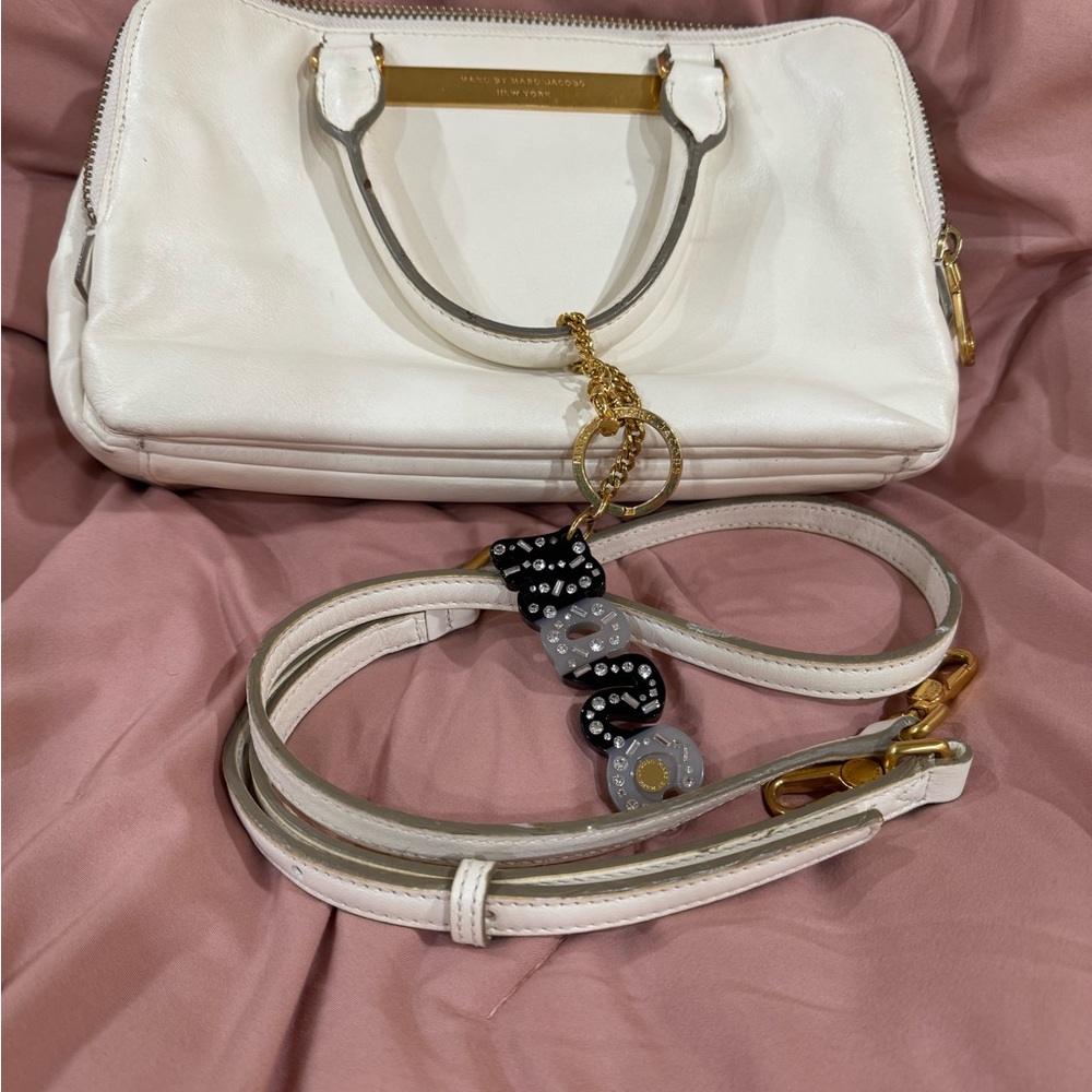Stunning Marc white cross body bag
